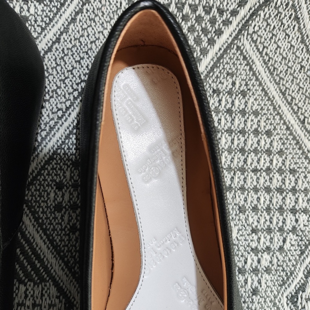 Black Split-Toe Ballet Flats - Picture 3 of 12